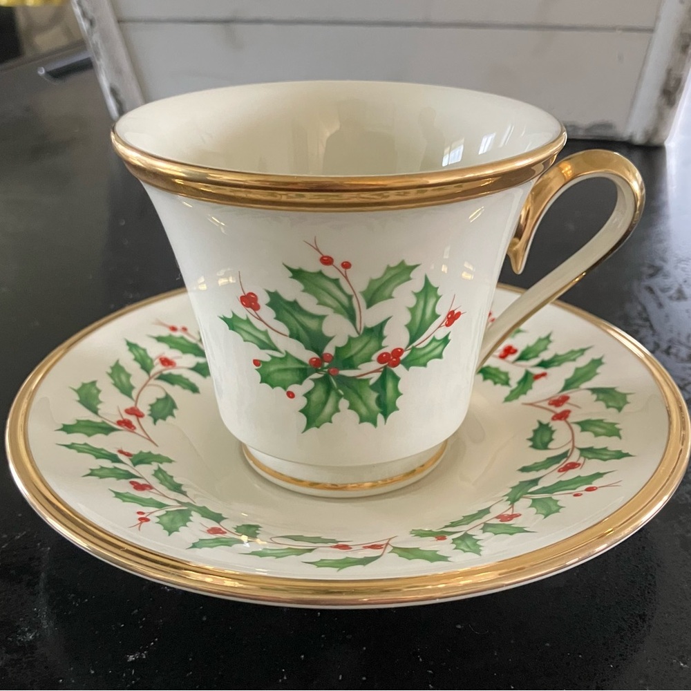 LENOX Holiday Teacup and Saucer Set